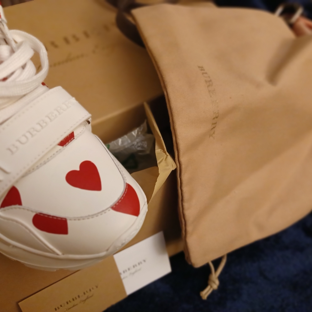 Burberry Regis Heart